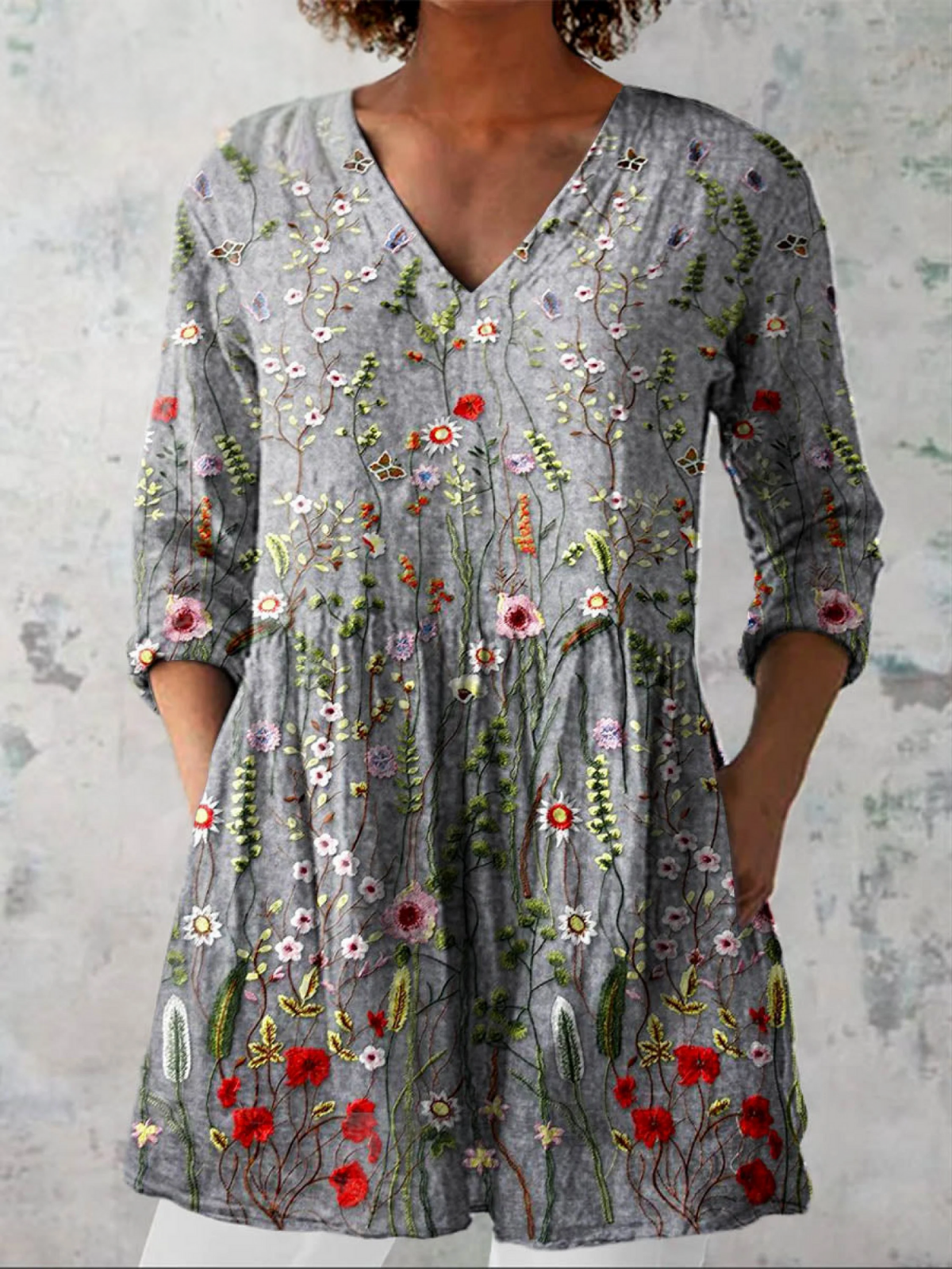 Sloane | Flowy blouse with eye-catching design