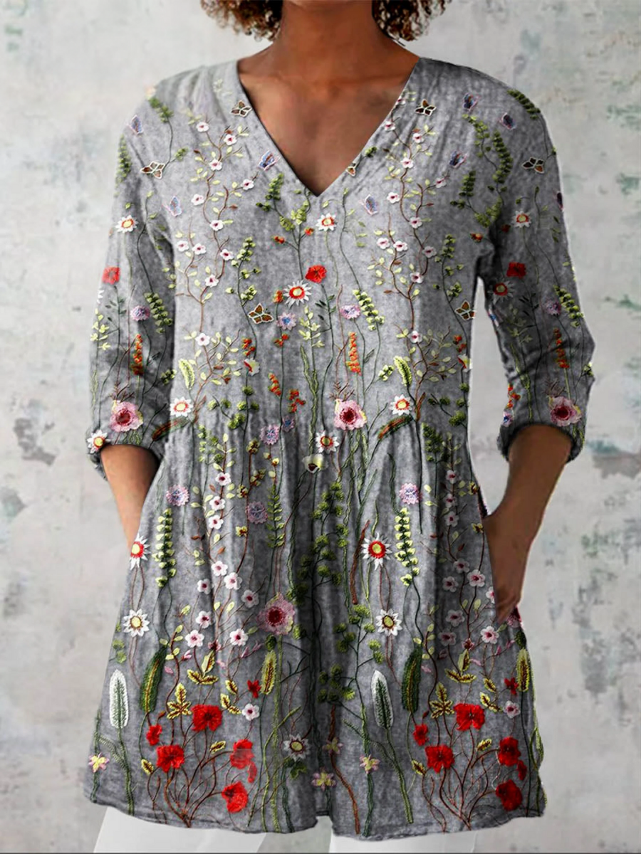 Sloane | Flowy blouse with eye-catching design