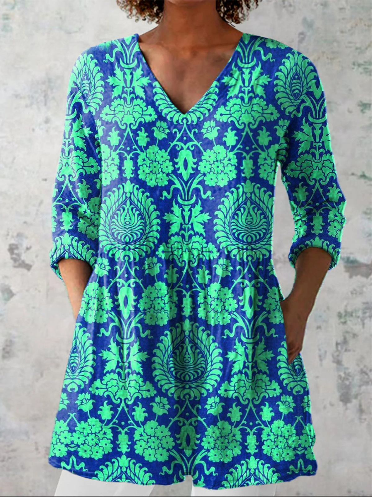 Romy | Loose blouse with eye-catching design
