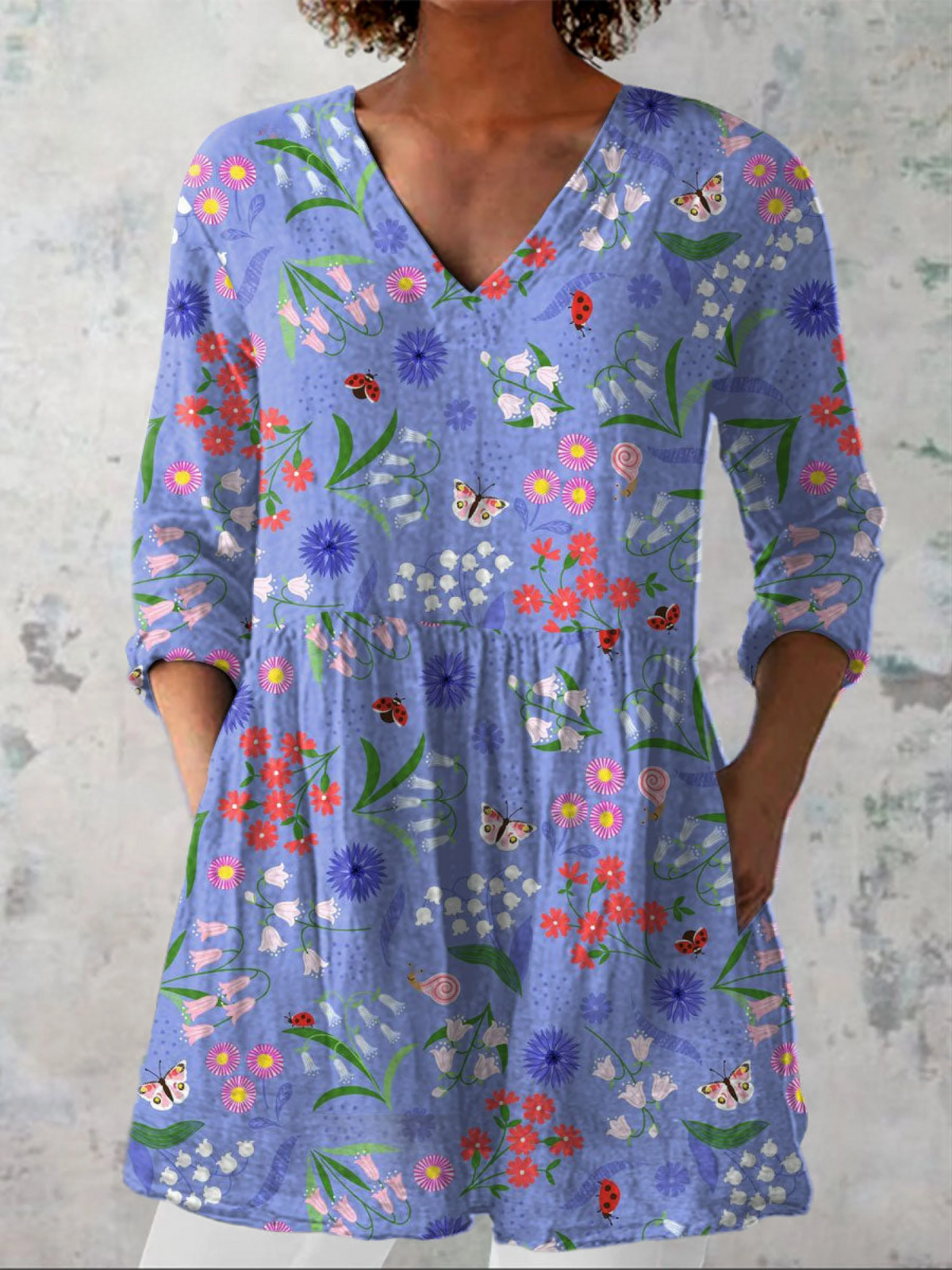 Amelie | Loose-fitting blouse with eye-catching design