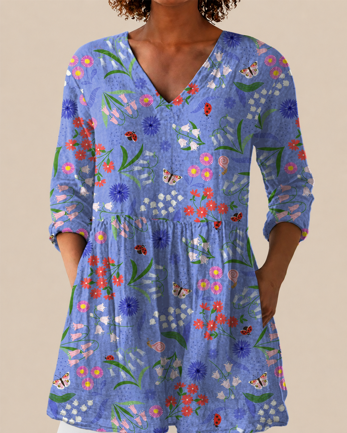 Amelie | Loose-fitting blouse with eye-catching design