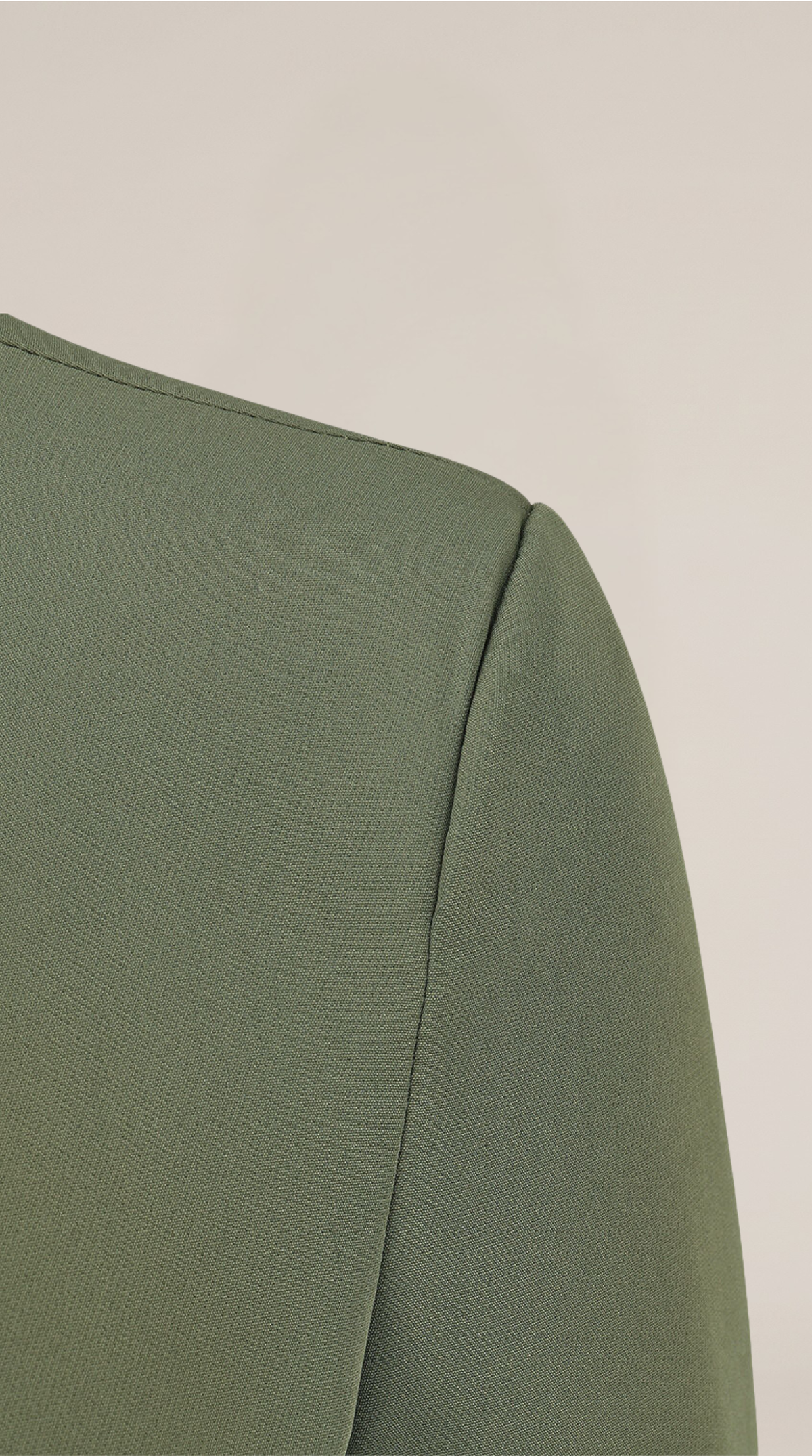 Straight-cut blazer with shoulder pads