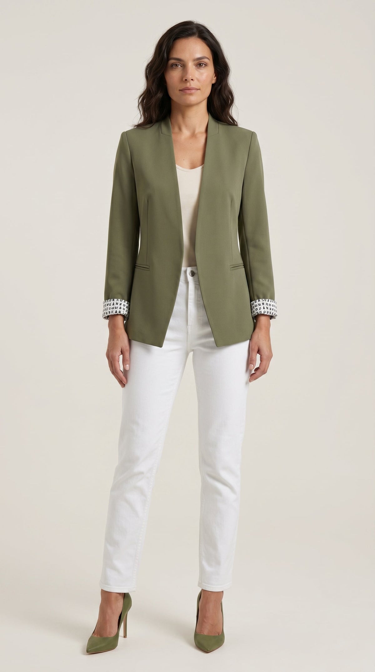 Straight-cut blazer with shoulder pads