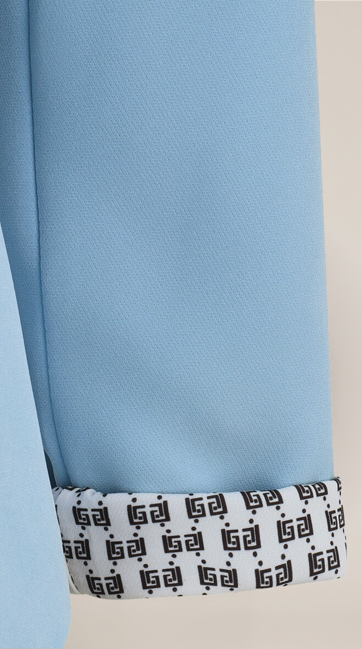 Straight-cut blazer with shoulder pads