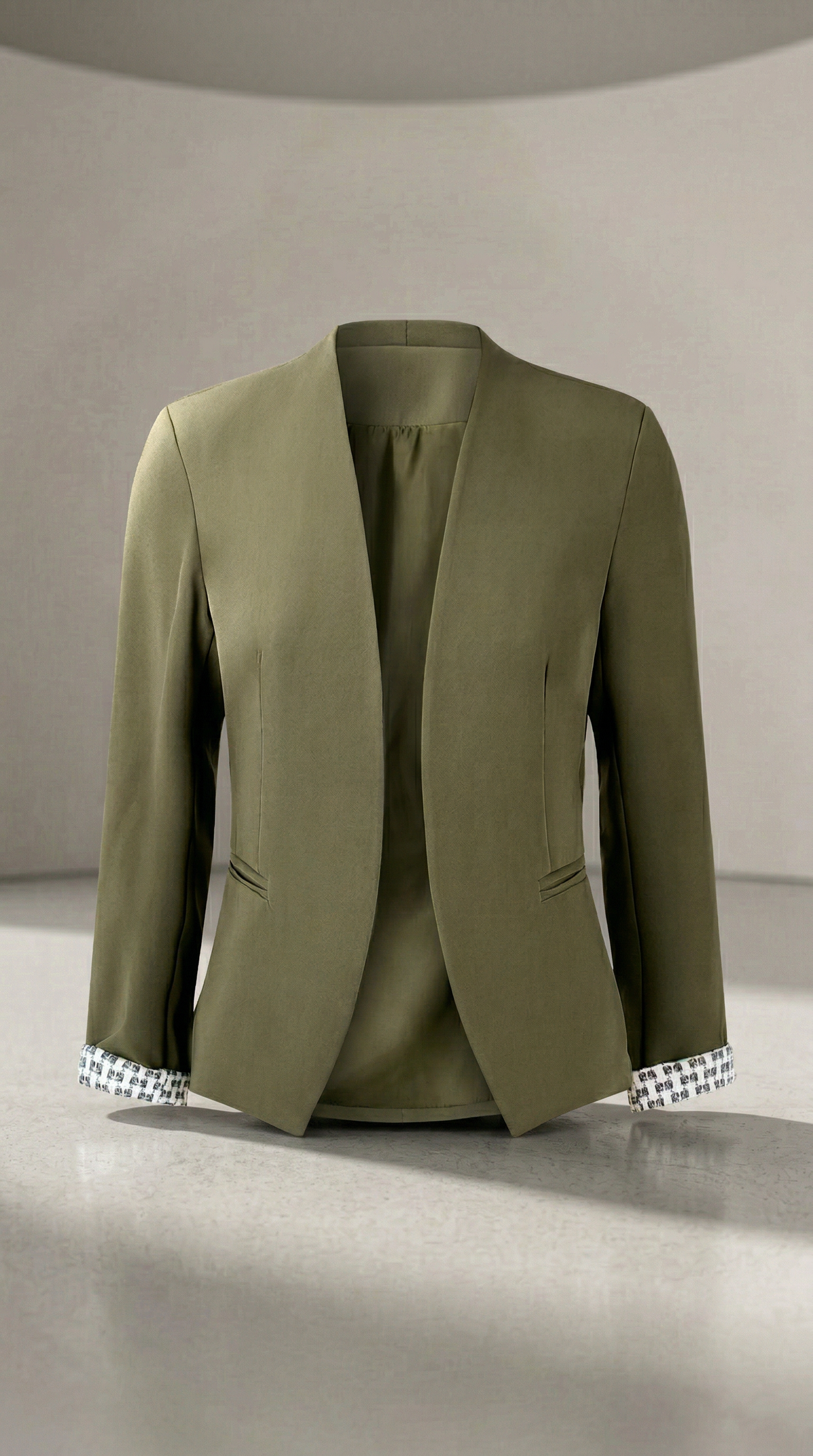 Straight-cut blazer with shoulder pads