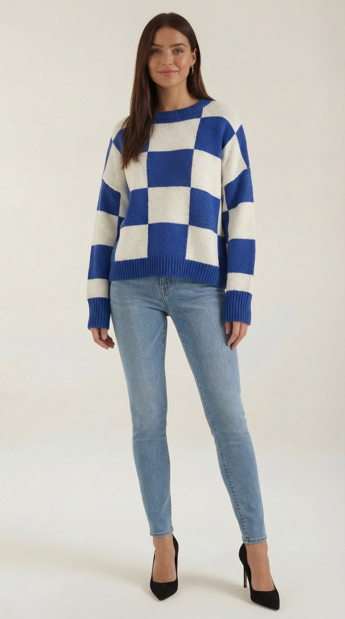 Knitted sweater with a plaid design