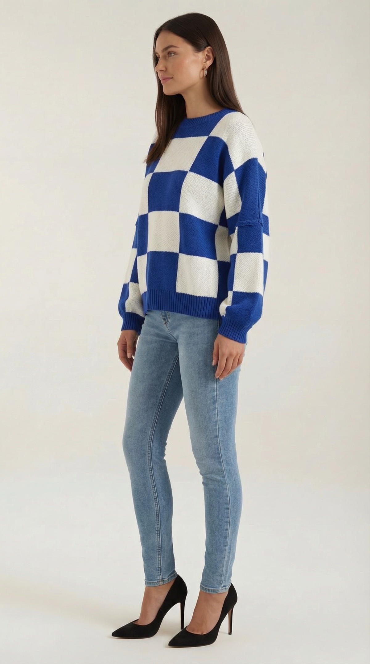 Knitted sweater with a plaid design