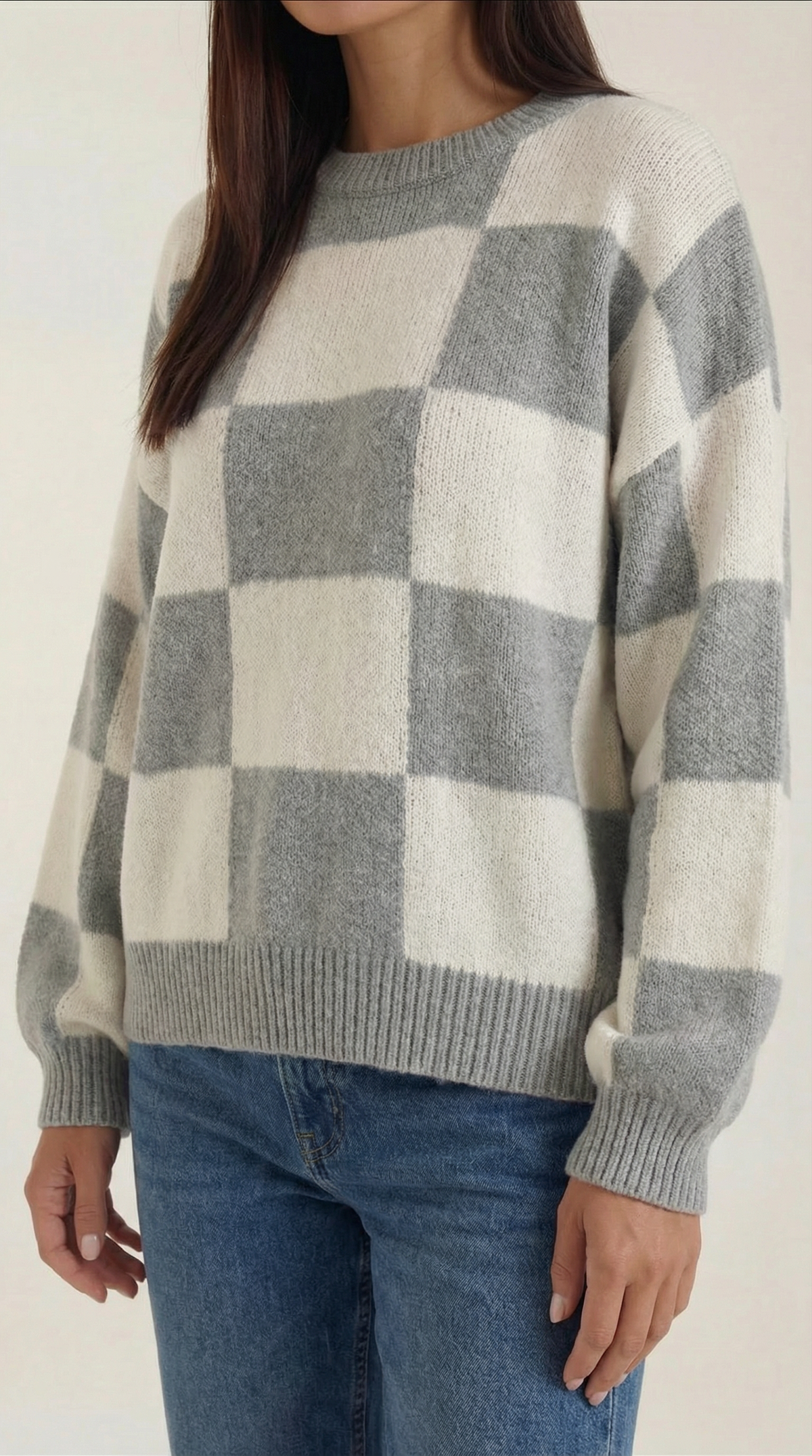 Knitted sweater with a plaid design