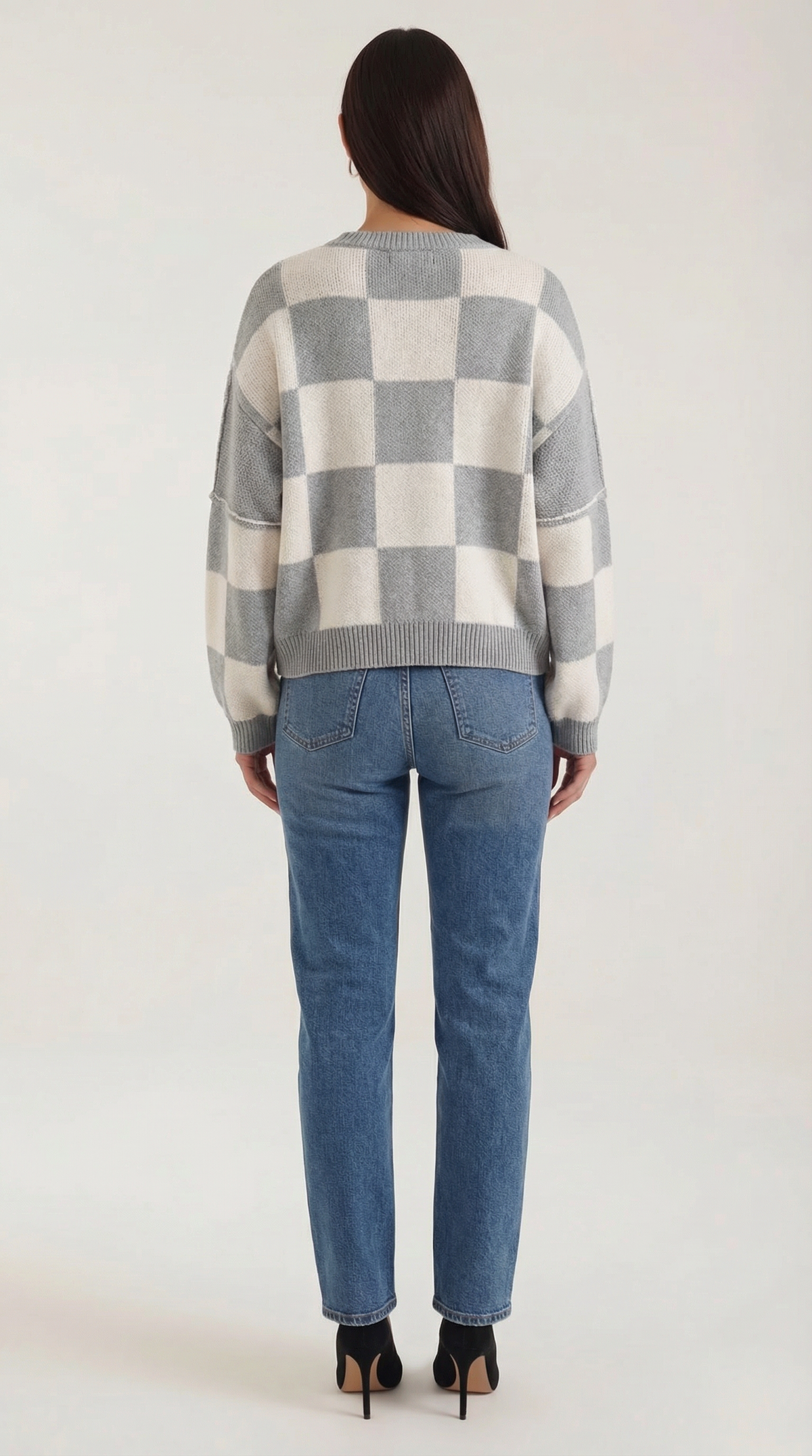 Knitted sweater with a plaid design