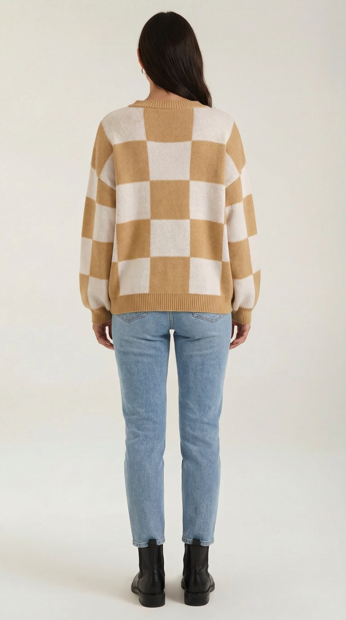 Knitted sweater with a plaid design