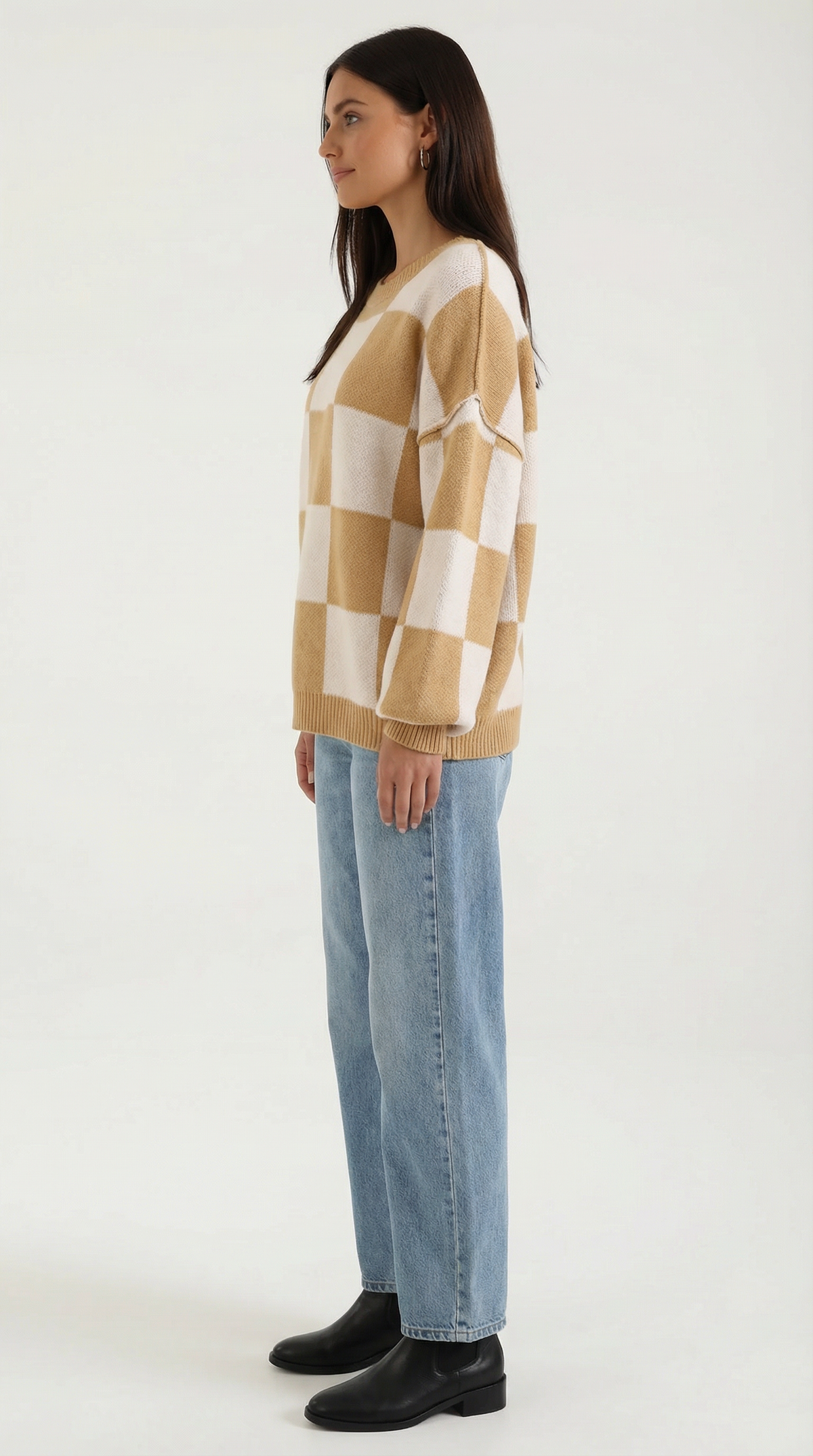 Knitted sweater with a plaid design