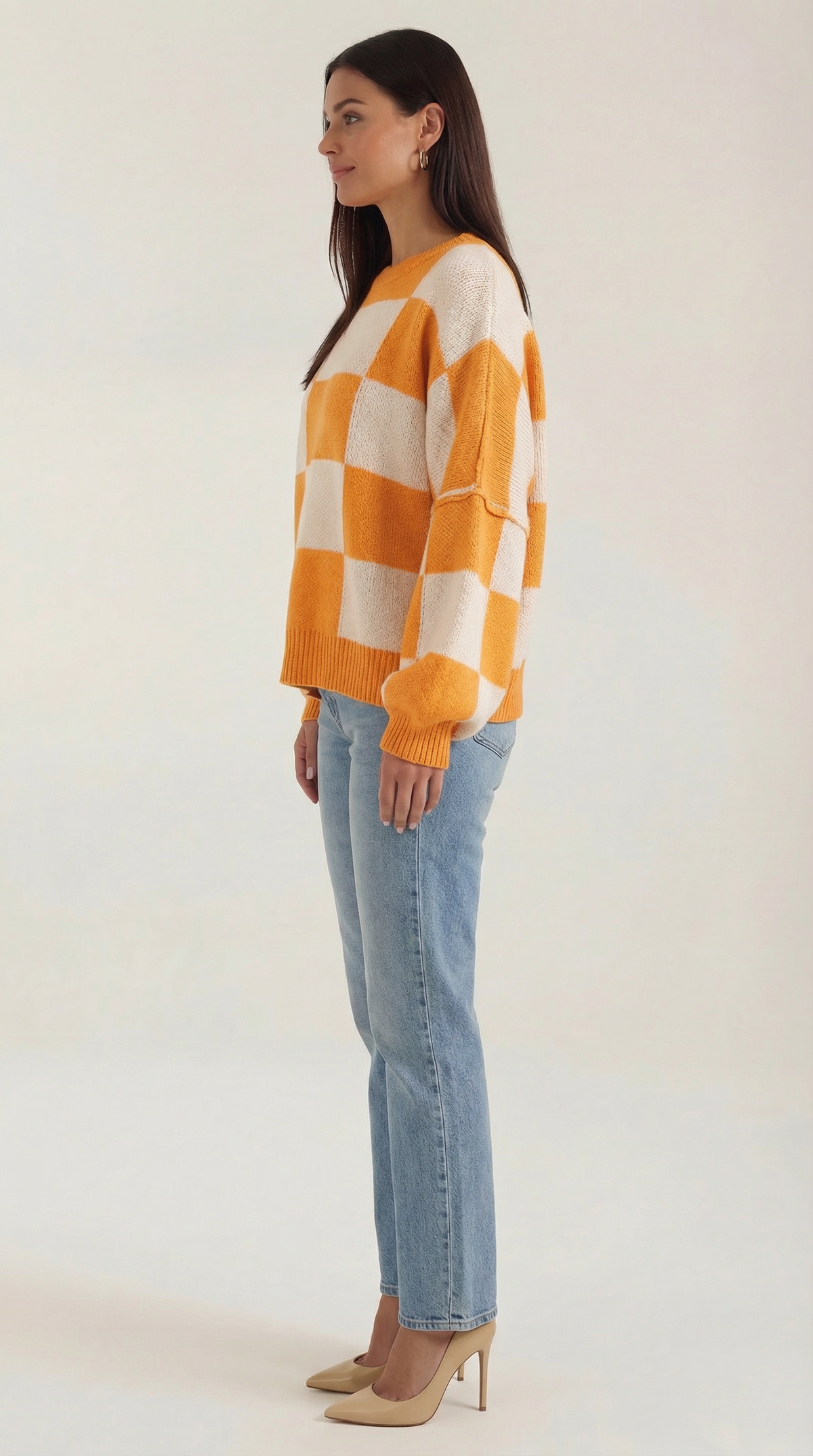Knitted sweater with a plaid design