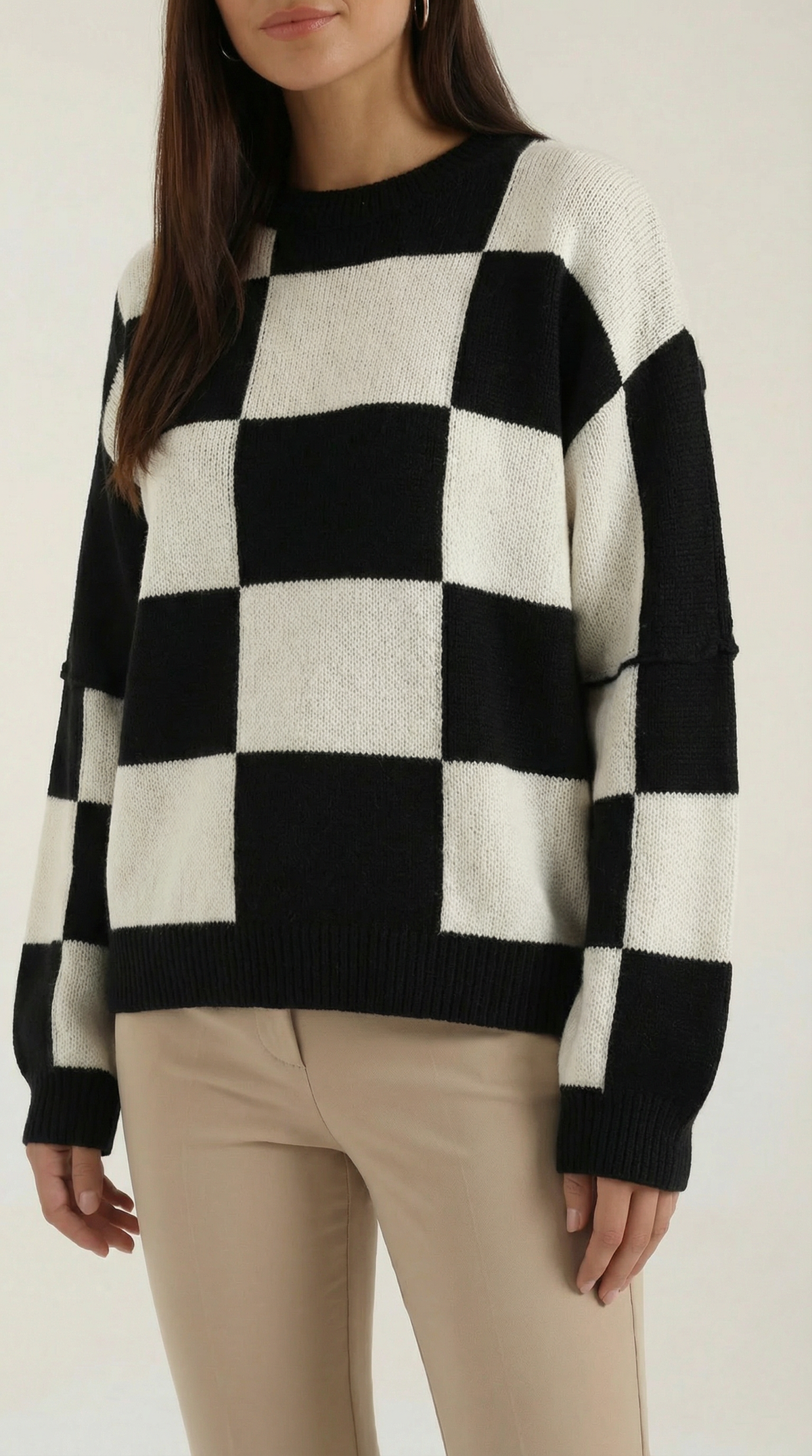 Knitted sweater with a plaid design
