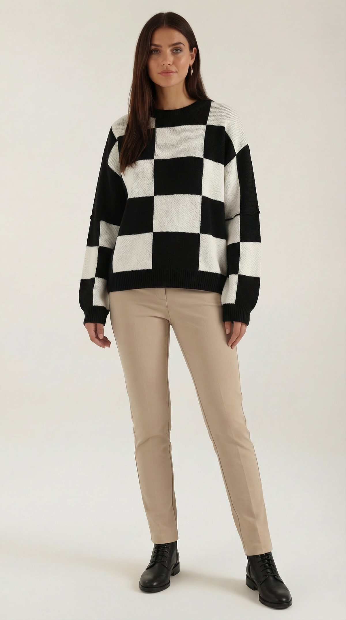 Knitted sweater with a plaid design