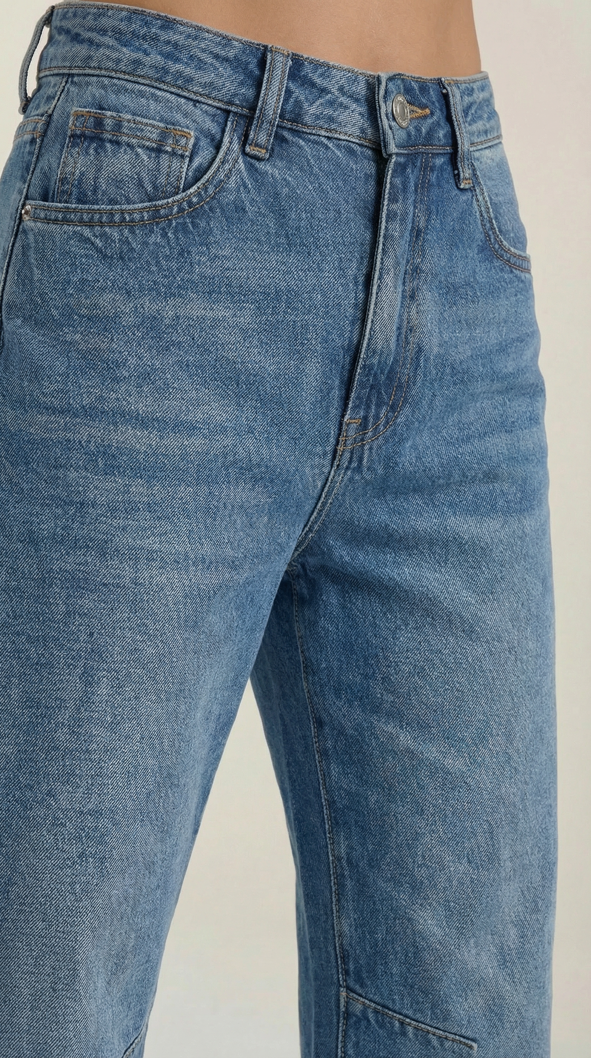 Vicki High-Waist Barrel Leg Jeans